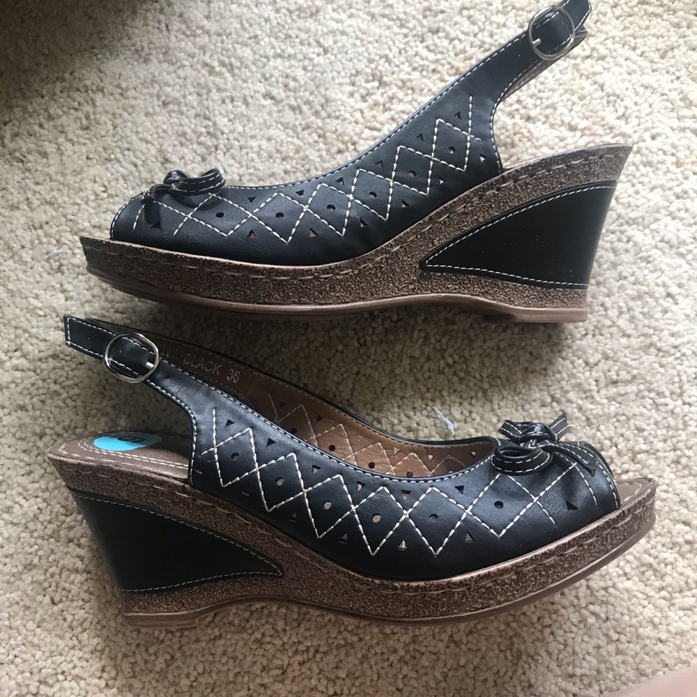 Black wedges with bows size 6